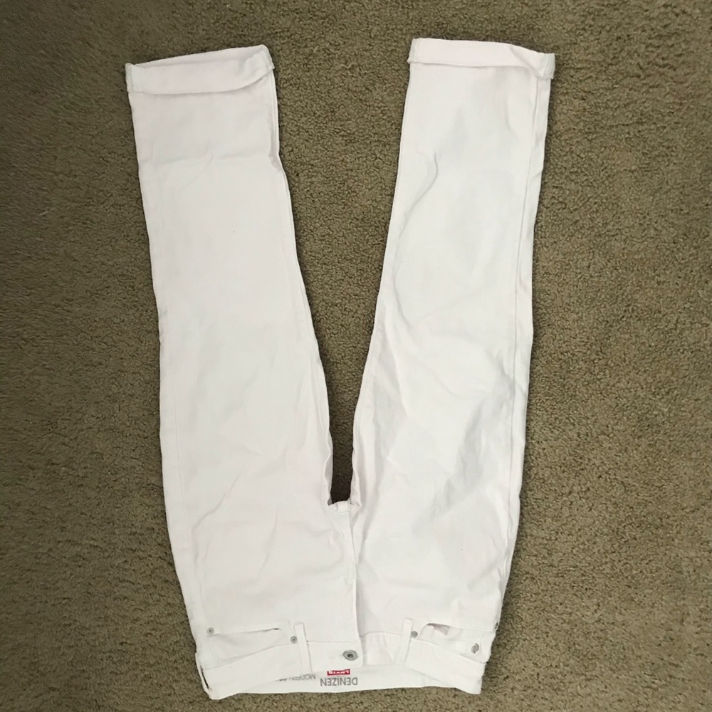 Denizen white jeans. Modern crop